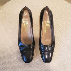 SALVATORE FERRAGAMO LEATHER PUMPS